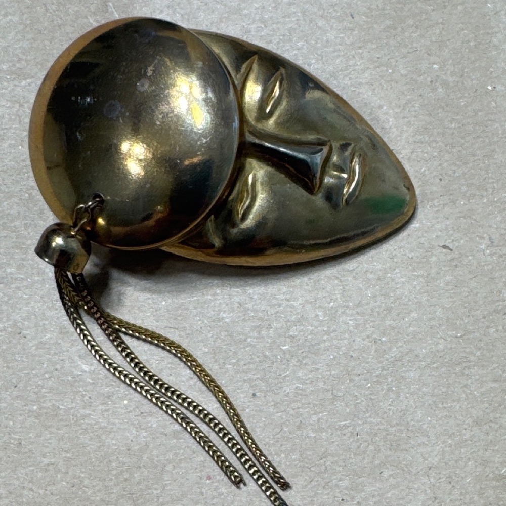 Vintage Gold Tone Mask Brooch Dimensional Face Pin Tassel Dangle Venetian Modern - Picture 4 of 10
